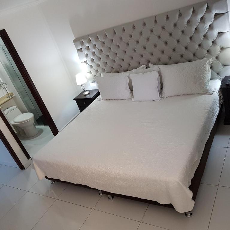 Espectaculares Vistas, Edificio Nautilus, Barrio El Laguito. - Three-Bedroom Apartment with Ocean View - 45