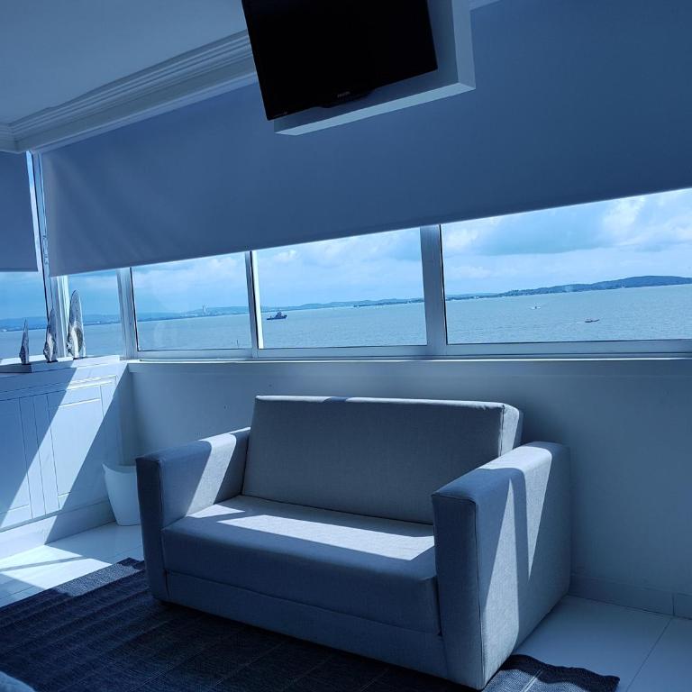 Espectaculares Vistas, Edificio Nautilus, Barrio El Laguito. - Three-Bedroom Apartment with Ocean View - 34
