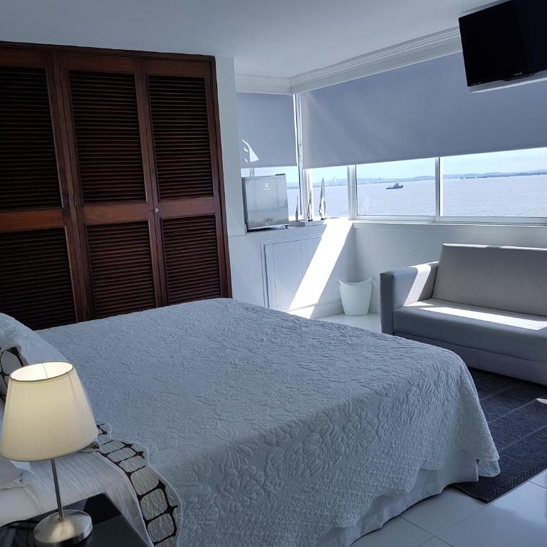 Espectaculares Vistas, Edificio Nautilus, Barrio El Laguito. - Three-Bedroom Apartment with Ocean View - 7