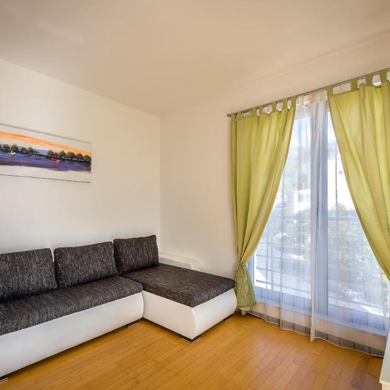 Becici Summer Apartments - Superior One-Bedroom Apartment with Balcony - 6