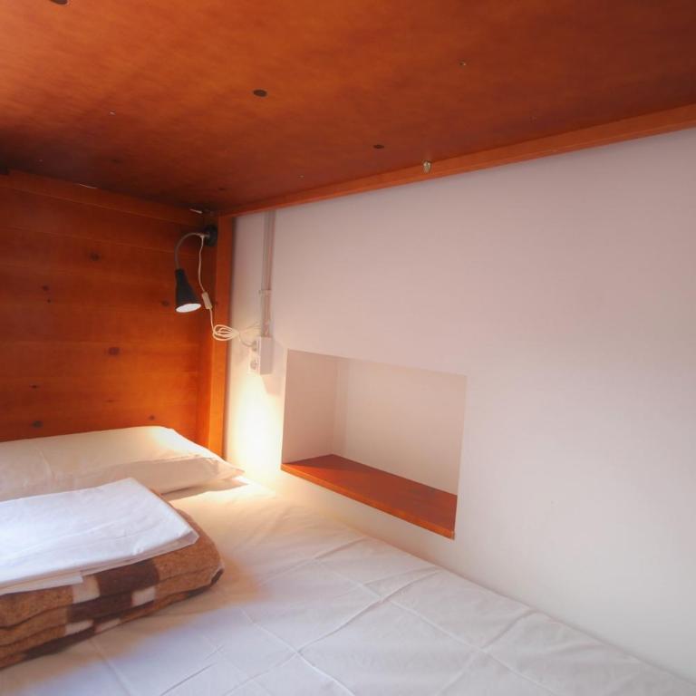 Ten To Go Hostel - Bed in 14-Bed Mixed Dormitory Room - 2