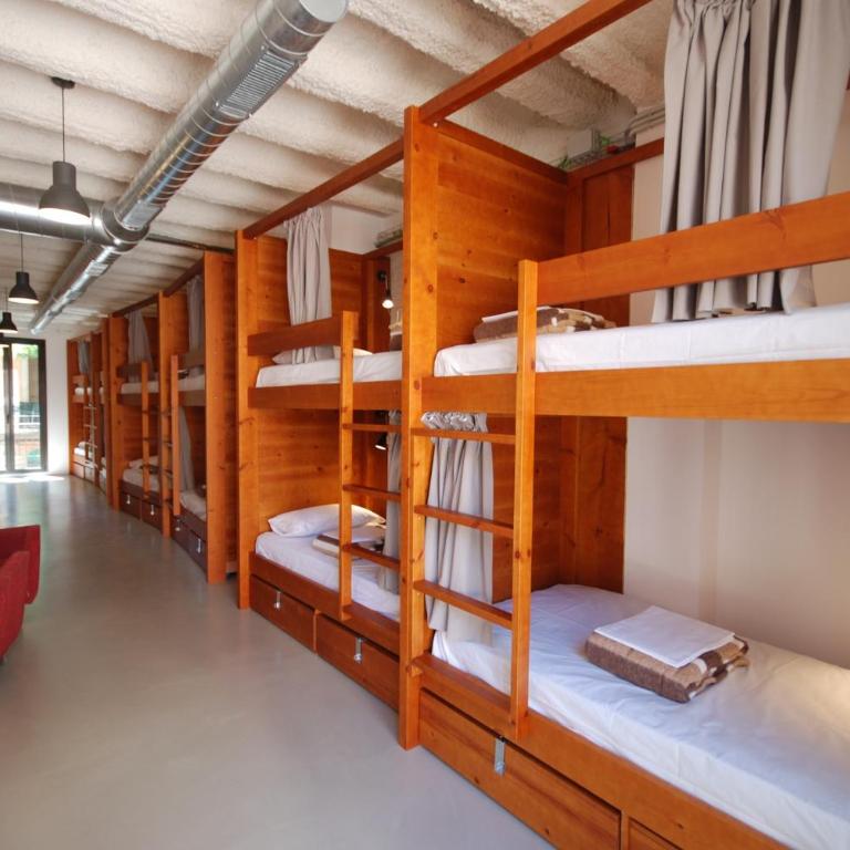 Ten To Go Hostel - Bed in 14-Bed Mixed Dormitory Room - 3