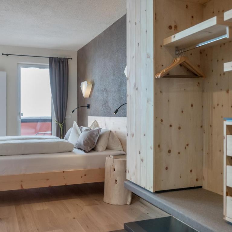 Hotel Garni Pirchhütt - Deluxe Doppelzimmer (2 Erwachsene & 1 Kind) - 1