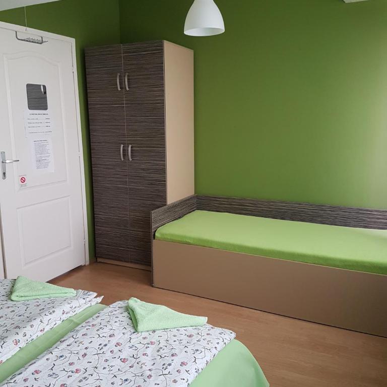 Sweet Apartments or Rooms - Osnovna Trokrevetna Soba sa Zajedničkim Kupatilom - 4