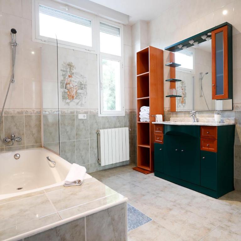 Hostal Escala Suites - Double Room with Bath - 29