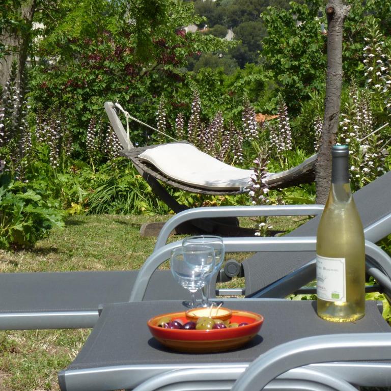 Large private garden, quiet 2-bedroom apartment, air conditioning, wifi, parking - Appartement - 77