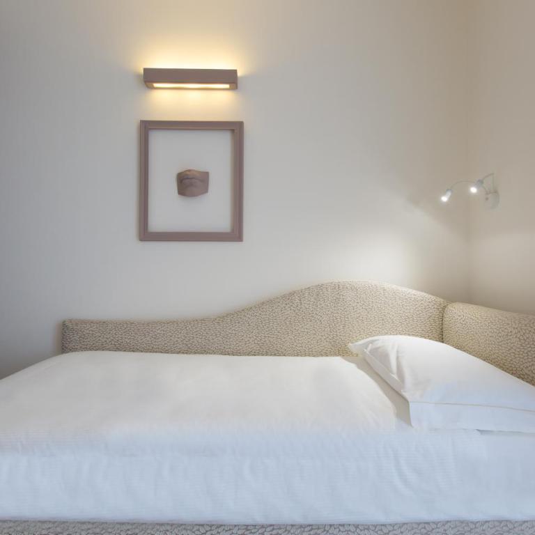 Hotel Al Campanile - Luxury Suites & Apartments - Camera Matrimoniale con Vista Lago - 2