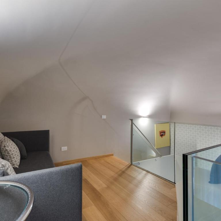 Palazzo Del Carretto-Art Apartments and Guesthouse - Apartment with Balcony - 9