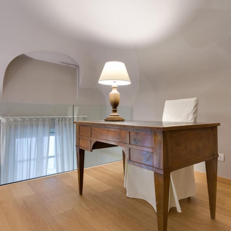 Palazzo Del Carretto-Art Apartments and Guesthouse - Apartment with Balcony - 24