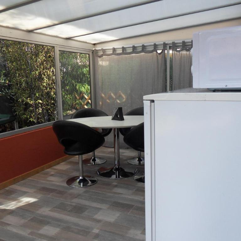 Chambres d'Hôtes de la Grone - Chambre Triple - Vue sur la Piscine - 4