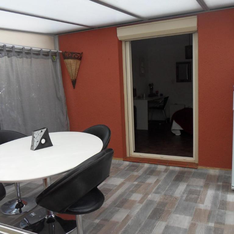 Chambres d'Hôtes de la Grone - Chambre Triple - Vue sur la Piscine - 3