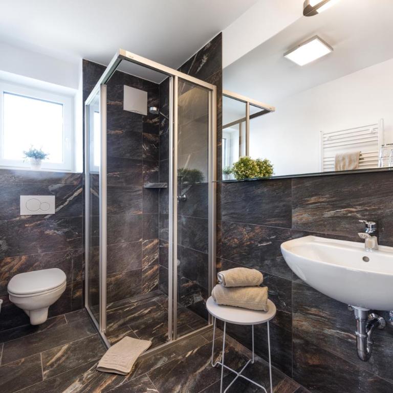 Bergparadies - inklusive Eintritt in die Alpentherme - Standard Apartment mit 1 Schlafzimmer, Balkon oder Terrasse und Zugang zum Spa - 2