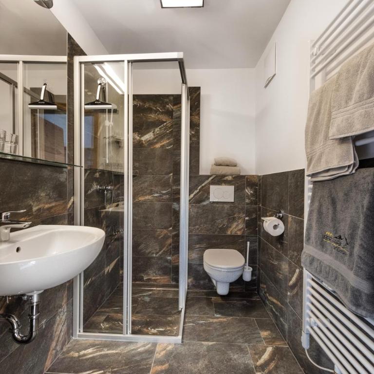 Bergparadies - inklusive Eintritt in die Alpentherme - Standard Apartment mit 1 Schlafzimmer, Balkon oder Terrasse und Zugang zum Spa - 3