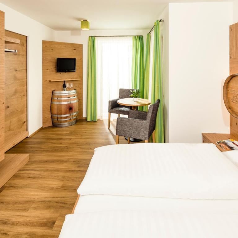Gasthof Hotel Terzer - Camera Matrimoniale Deluxe con Balcone - 2