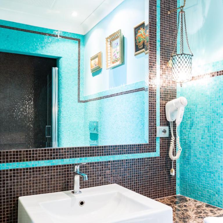 Rooms Roma - Monti - Camera Matrimoniale Economy con Bagno Privato Esterno - 2