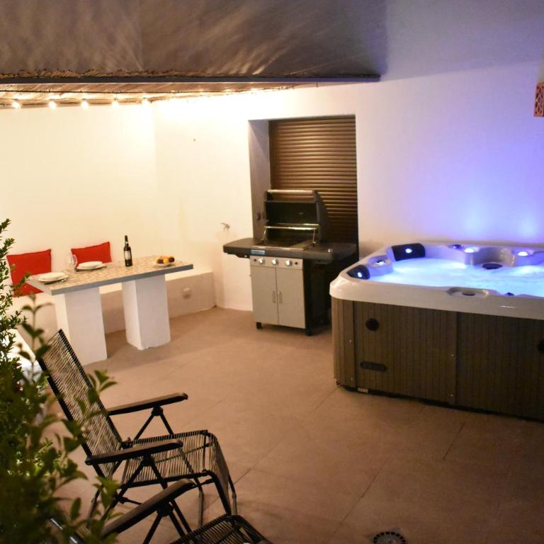 Home Apartments Jerez - Apartamento con patio privado y spa al aire libre - 18