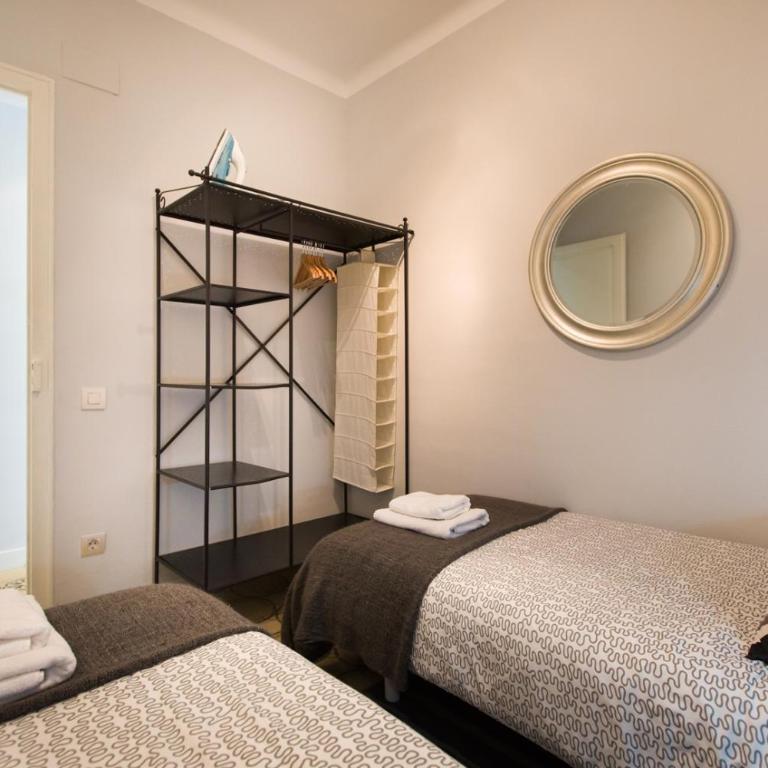 Barcelona 54 Apartment Rentals - Sagrada Familia Apartment for 6-9 people - 19
