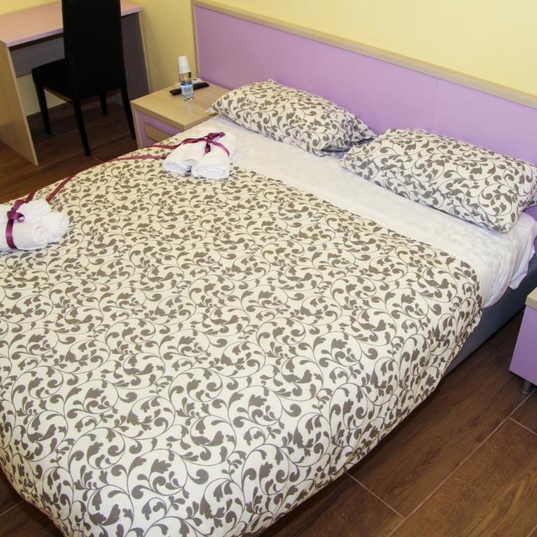 Homesuitehome - Camera Matrimoniale/Doppia con Letti Singoli con Bagno Privato Esterno - 9
