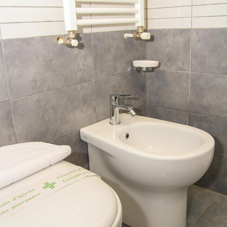 Homesuitehome - Camera Tripla con Bagno Privato - 23
