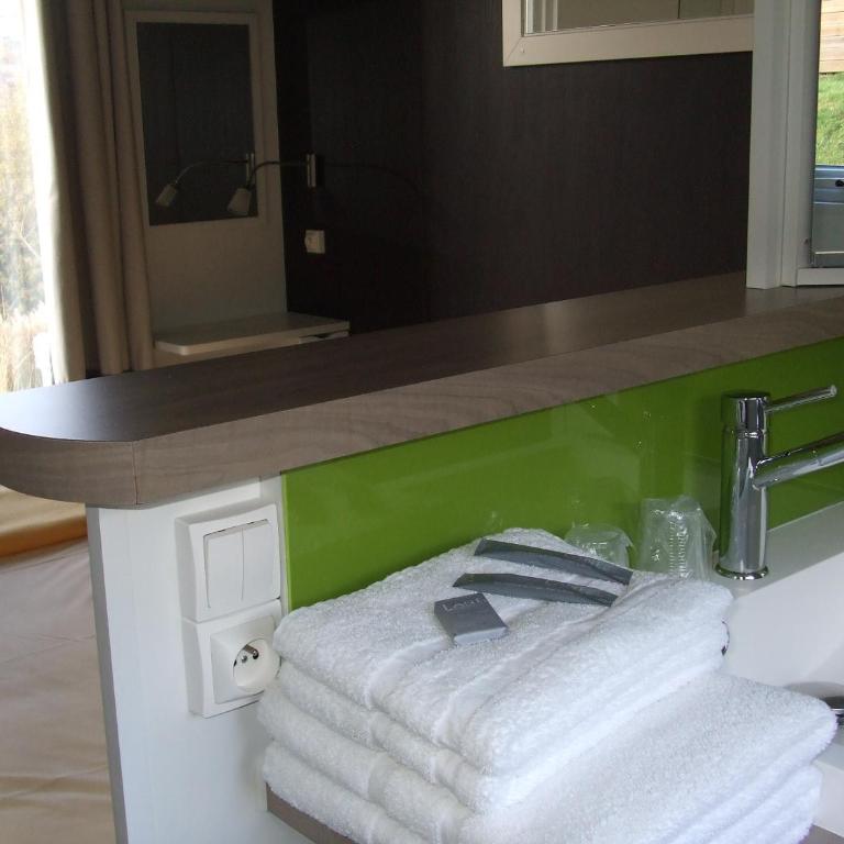 Camping-Hotel de Plein Air Les 2 Bois - One-Bedroom Mobile Home - 3