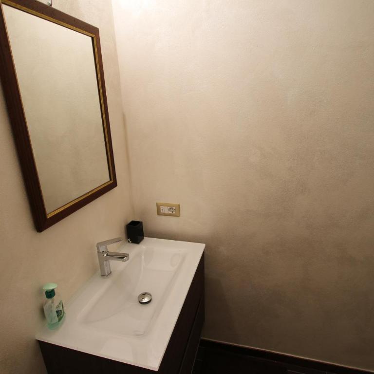 Romeo & Juliet Non-Hotel - Quadruple Room with Private External Bathroom - 24