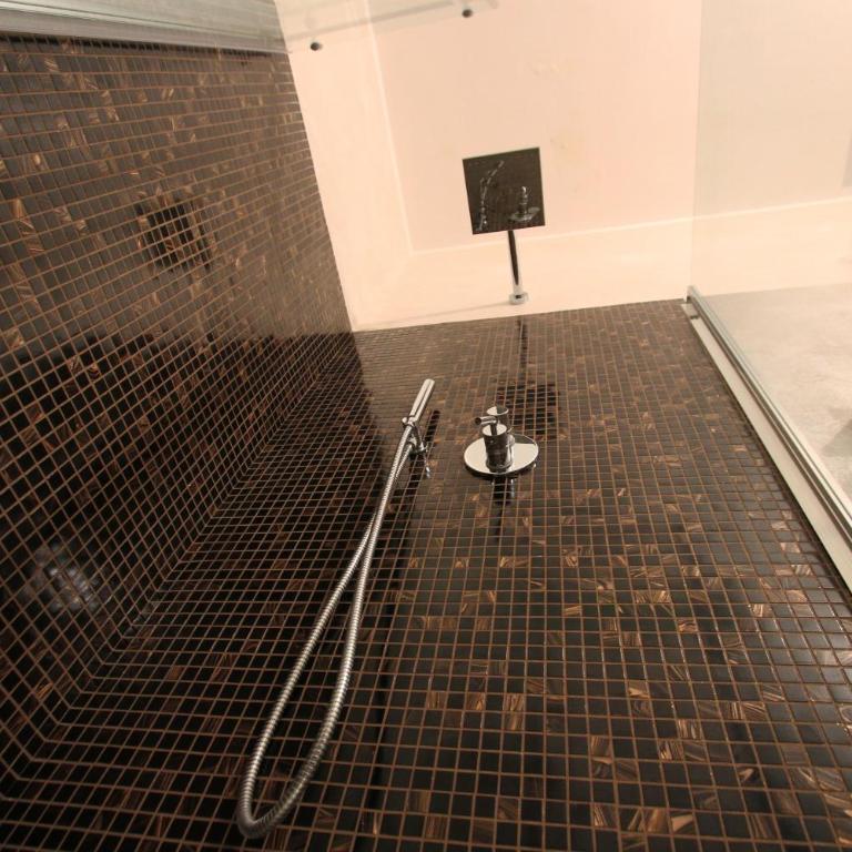 Romeo & Juliet Non-Hotel - Quadruple Room with Private External Bathroom - 25