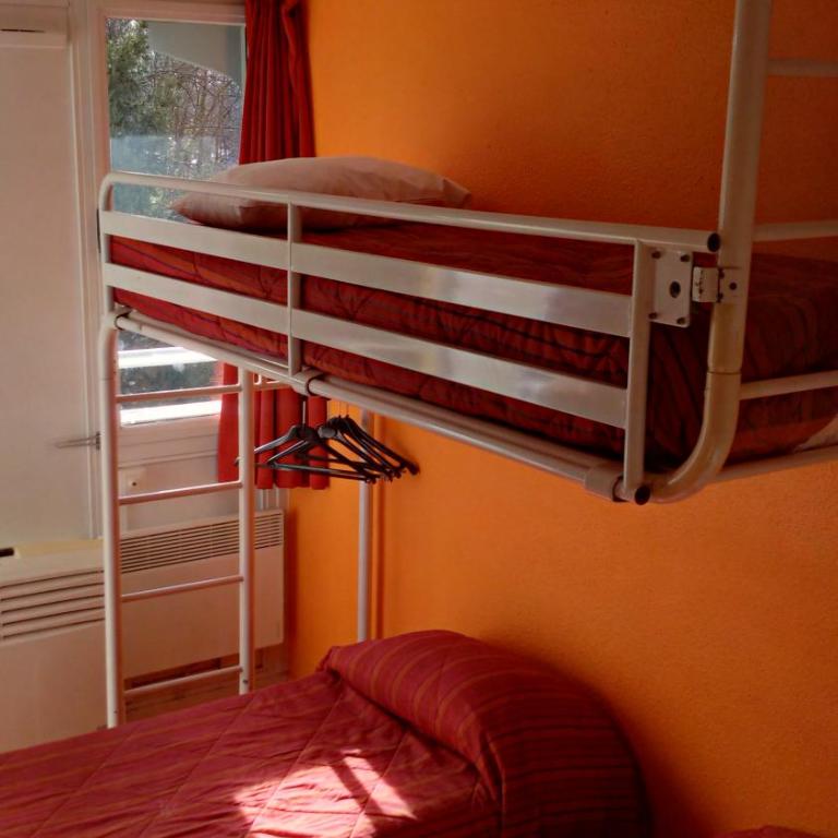 Premiere Classe Grenoble Nord Moirans - Chambre Triple (1 Lit Double et 1 Lit Simple) - 5
