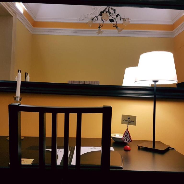 Central Suites Catania - Queen Room with Balcony - 17