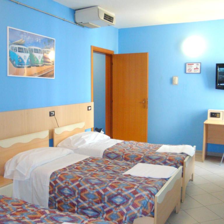 Central Hostel BG - Camera Tripla - 6