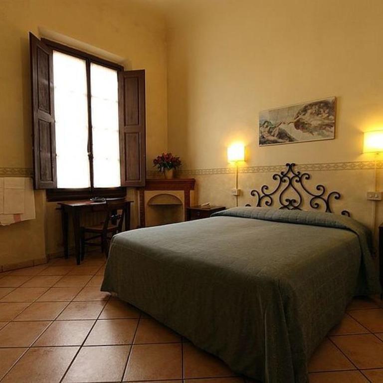 Hotel Bavaria - Camera Matrimoniale con Doccia Privata e Servizi Igienici in Comune - 2
