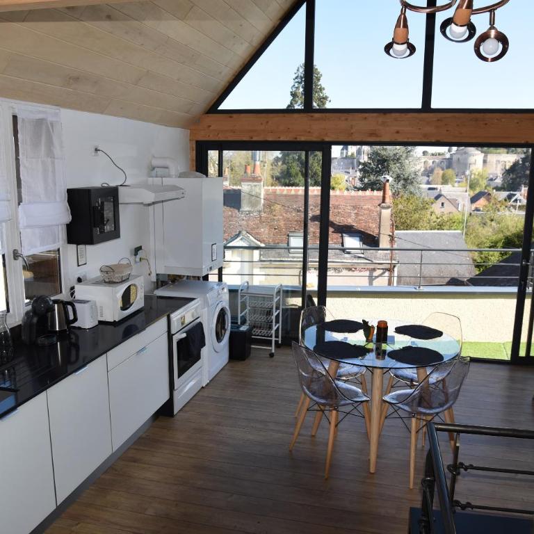 Maison centre ville avec parking, jardin, vue, AC, Le Point de vue de Leonard - Two-Bedroom House - 8