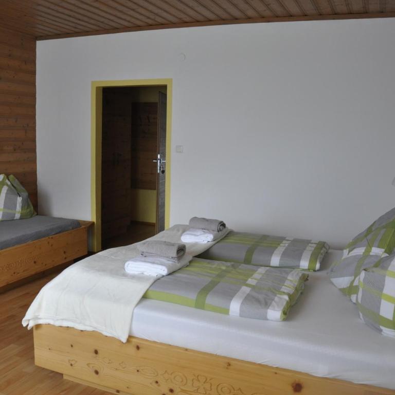 Haus Voithofer - Dreibettzimmer mit Bergblick - 9