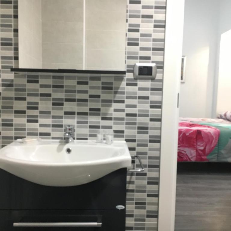 B&B Plebiscito central suite - Camera Matrimoniale con Letto Supplementare - 4