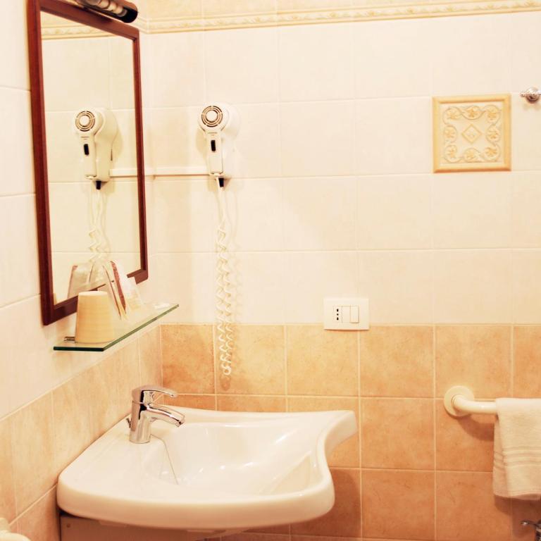 Greta Rooms Hotel - Camera Matrimoniale Superior - 6