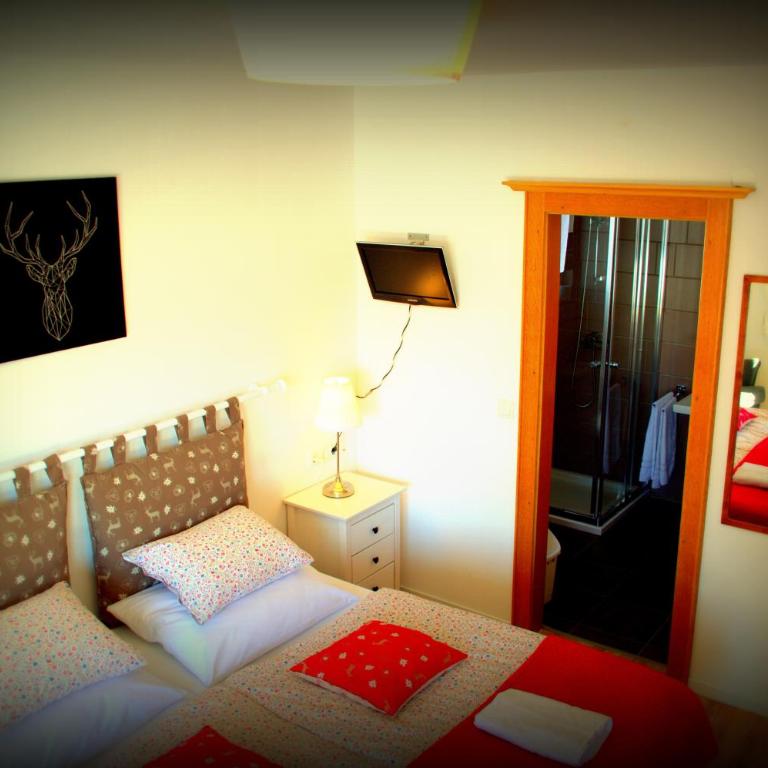 Haus Susanne - Doppelzimmer mit Terrasse - 11