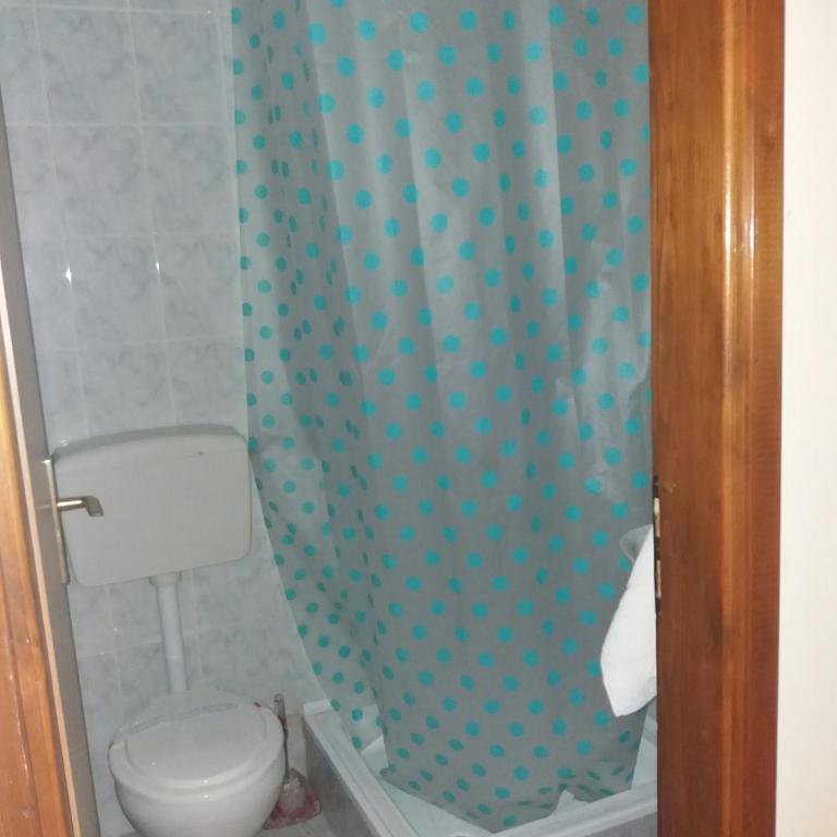 Motel Restoran Gurman - Dvokrevetna Soba sa Bračnim Krevetom i Sopstvenim Kupatilom - 3