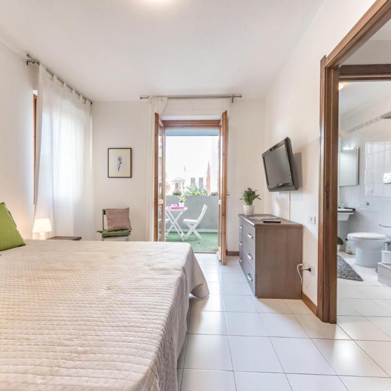 Green Apartment-City Centre - Apartment with Balcony - 2