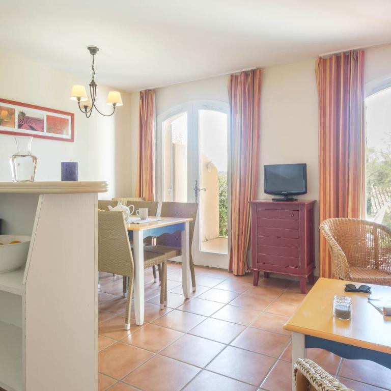 Village Pierre & Vacances Pont Royal en Provence - Maison Duplex 2 Chambres avec Alcôve et Terrasse (8 Personnes) - 2