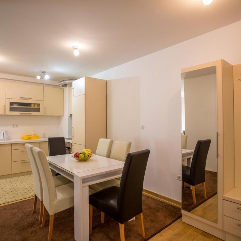 VIP Apartments - Apartman sa 2 Spavaće Sobe i Pogledom na Planinu i Reku - 9