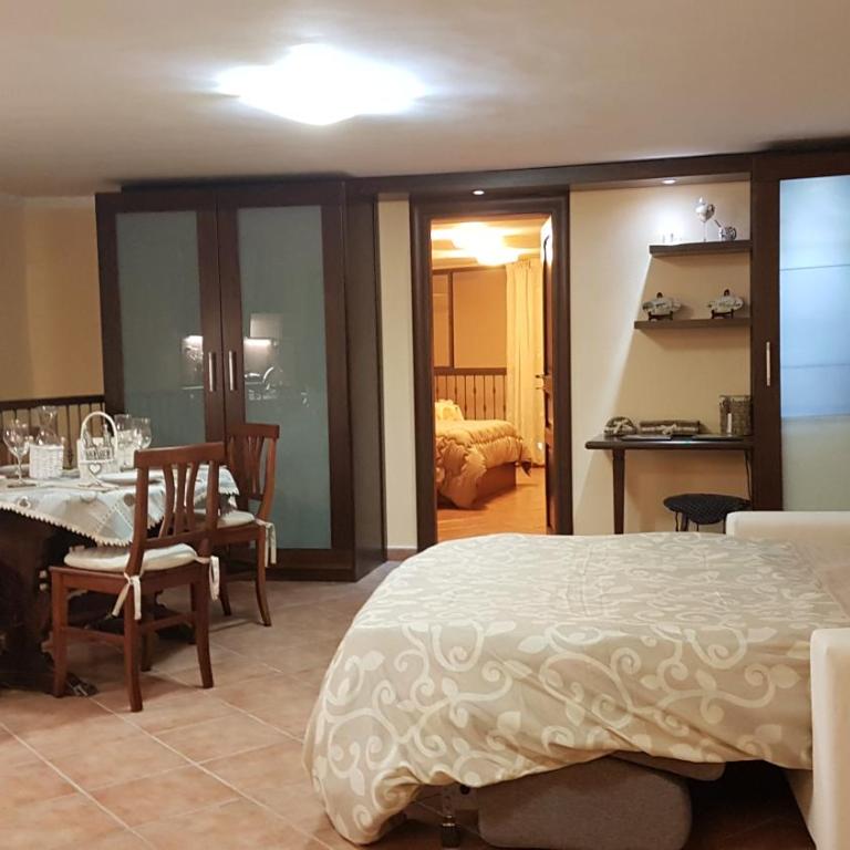 Domus Ugo - One-Bedroom Apartment - 3