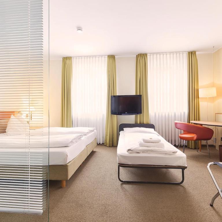 Hotel am Jakobsmarkt - Doppelzimmer mit Zustellbett - 3
