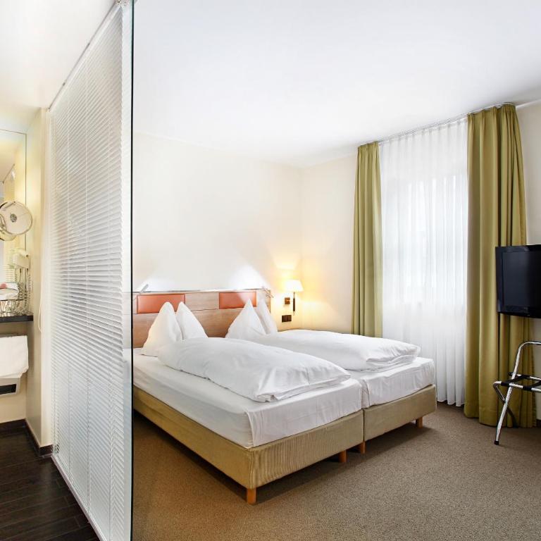 Hotel am Jakobsmarkt - Doppelzimmer mit Zustellbett - 1