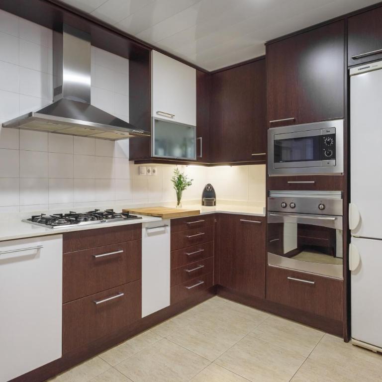 Flateli Aribau - Three-Bedroom Apartment - 13