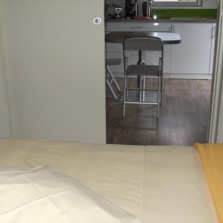 Camping-Hotel de Plein Air Les 2 Bois - One-Bedroom Mobile Home - 4