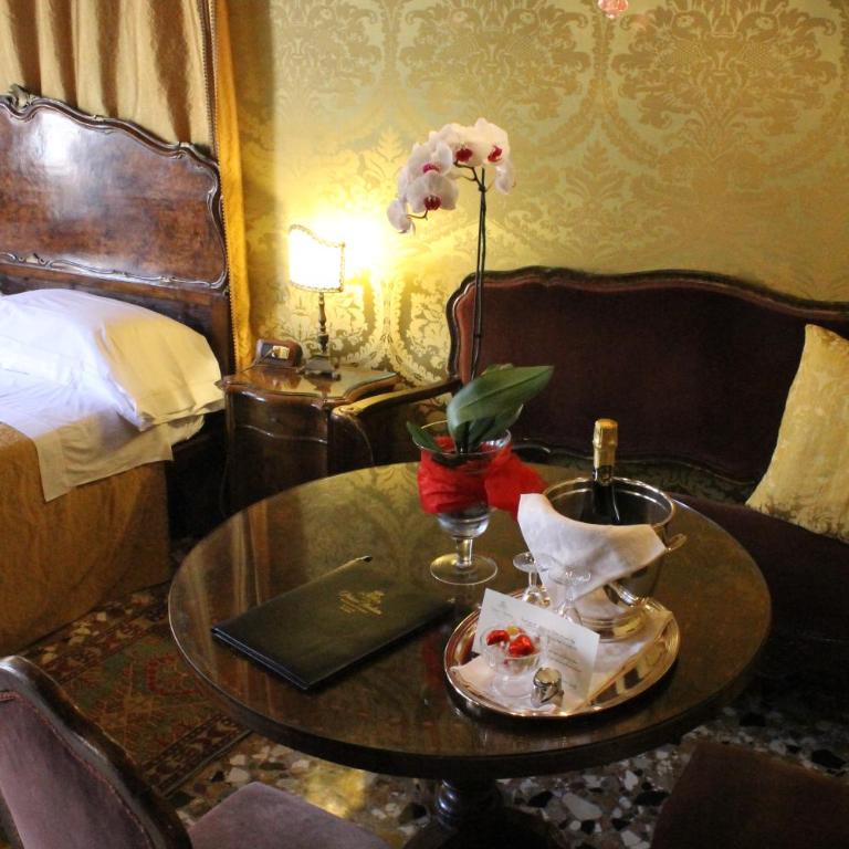 Hotel Palazzo Abadessa - Suite con Vista Canale - 3