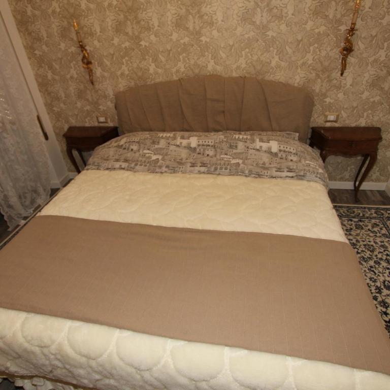 Romeo & Juliet Non-Hotel - Superior Queen Room with Shared Bathroom - 24