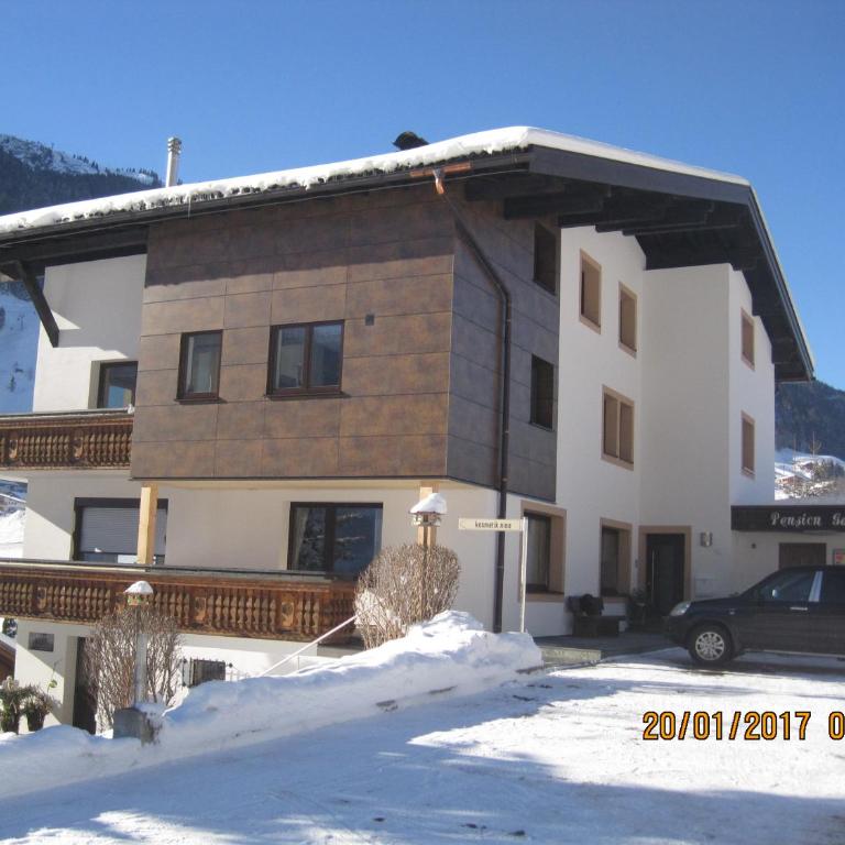 Haus Ganeu - Apartment mit Balkon - 15