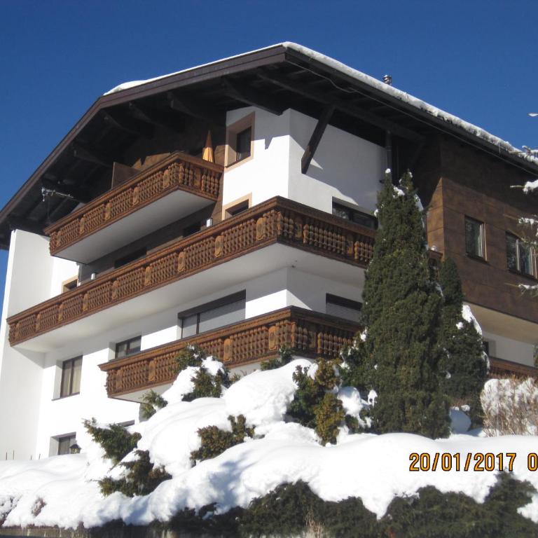 Haus Ganeu - Apartment mit Balkon - 14