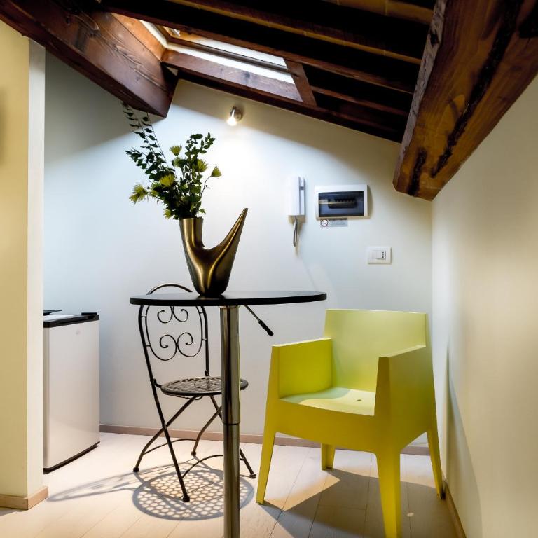 Guesthouse Via Di Gracciano - Adults Only - Camera Matrimoniale con Bagno Privato - 8
