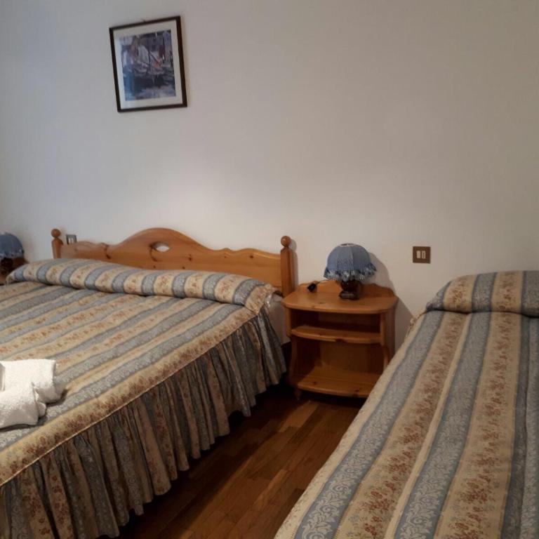 Hotel Fiames - Camera Doppia con Letti Singoli e Bagno in Comune - 5